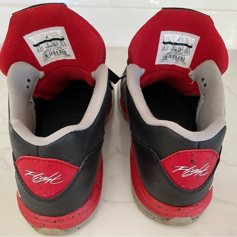 Nike Air Jordan Flight youth size 4.5. NO creases! Used. In excellent condition - Picture 4 of 8